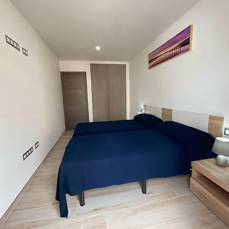 Cozy 2 Bedroom In Los Cristianos Lc03 * Los Cristianos (Tenerife)