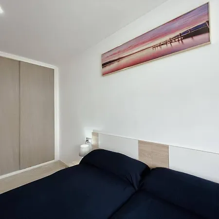 Cozy 2 Bedroom In Los Cristianos Lc03 *