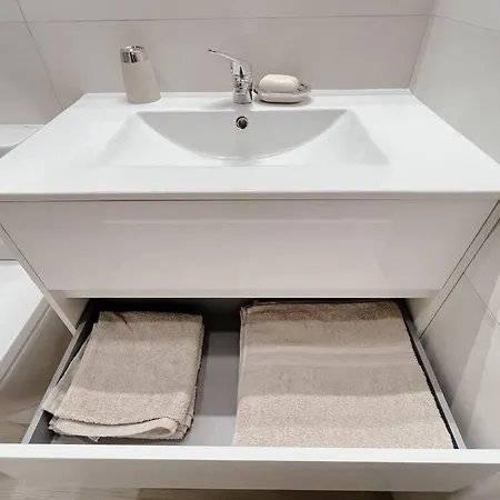 Cozy 2 Bedroom In Los Cristianos Lc03 * Los Cristianos (Tenerife)