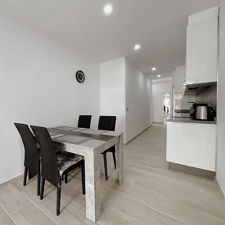 Cozy 2 Bedroom In Los Cristianos Lc03