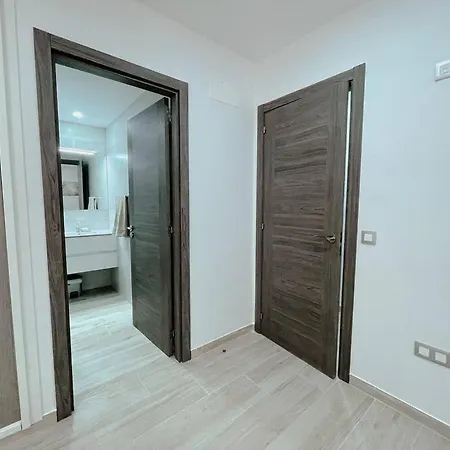 Cozy 2 Bedroom In Los Cristianos Lc03 Los Cristianos (Tenerife)